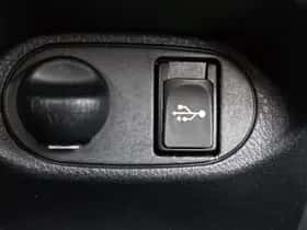 Toyota Yaris (2016) thumbnail 23