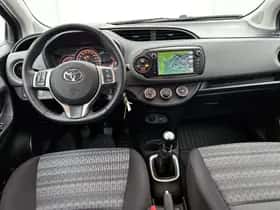 Toyota Yaris (2016) thumbnail 4
