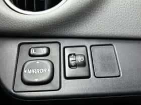 Toyota Yaris (2016) thumbnail 32