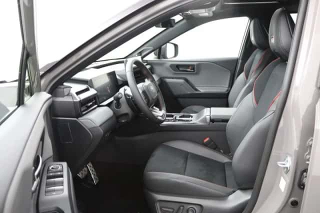 Toyota RAV4 (2026) thumbnail 3