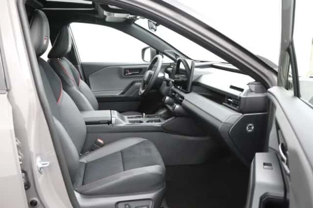 Toyota RAV4 (2026) thumbnail 5