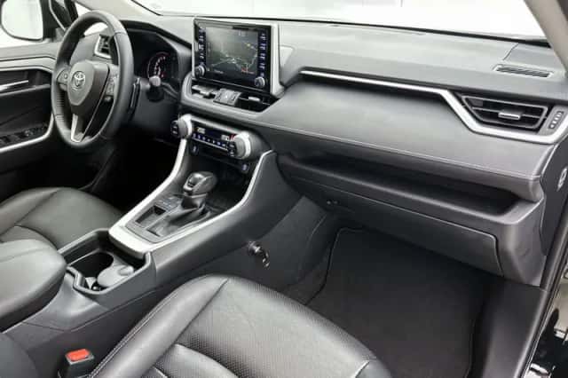 Toyota RAV4 (2020) thumbnail 6