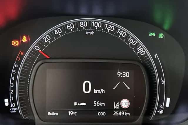 Toyota Aygo (2022) thumbnail 5