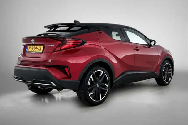 Toyota C-HR (2022) thumbnail 2