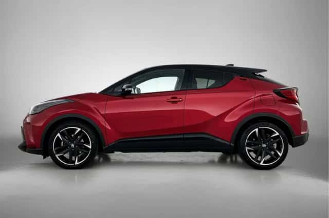 Toyota C-HR (2022) thumbnail 3