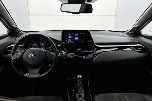 Toyota C-HR (2022) thumbnail 4