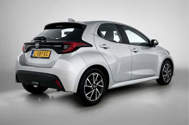 Toyota Yaris (2021) thumbnail 2
