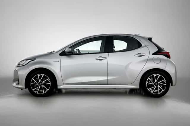 Toyota Yaris (2021) thumbnail 3