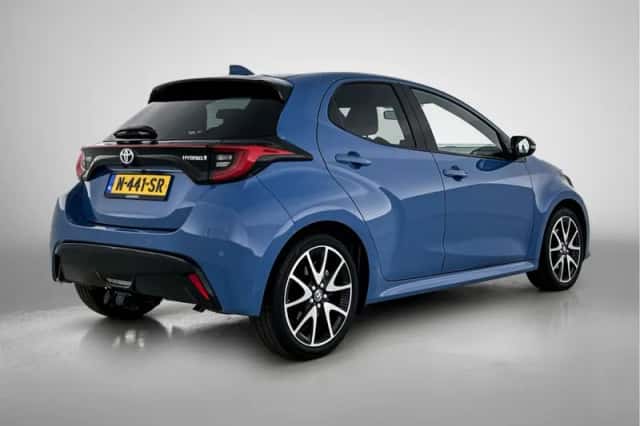 Toyota Yaris (2021) thumbnail 2