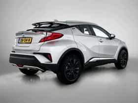 Toyota C-HR (2017) thumbnail 2