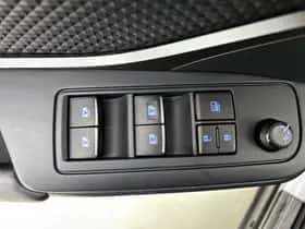 Toyota C-HR (2017) thumbnail 21