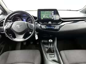 Toyota C-HR (2017) thumbnail 4