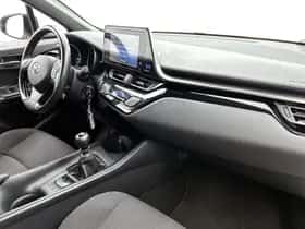 Toyota C-HR (2017) thumbnail 6