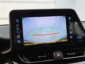 Toyota C-HR (2017) thumbnail 8