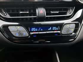 Toyota C-HR (2017) thumbnail 9