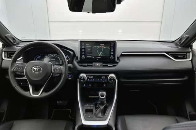 Toyota RAV4 (2021) thumbnail 5