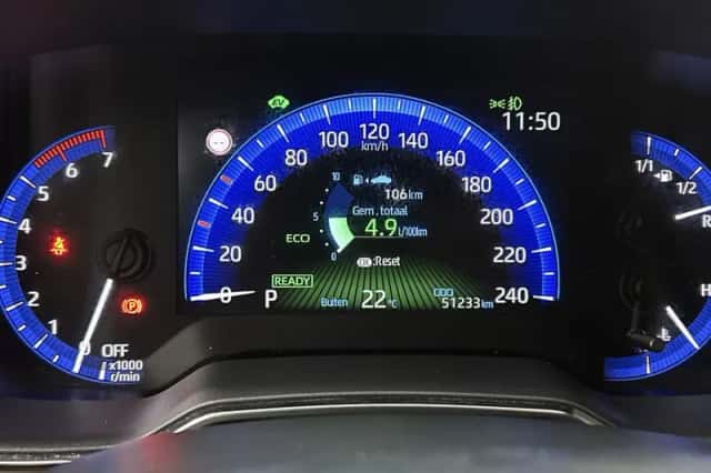 Toyota Corolla_Touring_Sports (2021) thumbnail 5