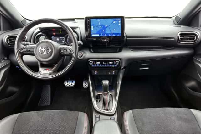 Toyota Yaris (2024) thumbnail 4