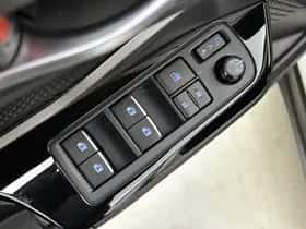 Toyota C-HR (2019) thumbnail 22