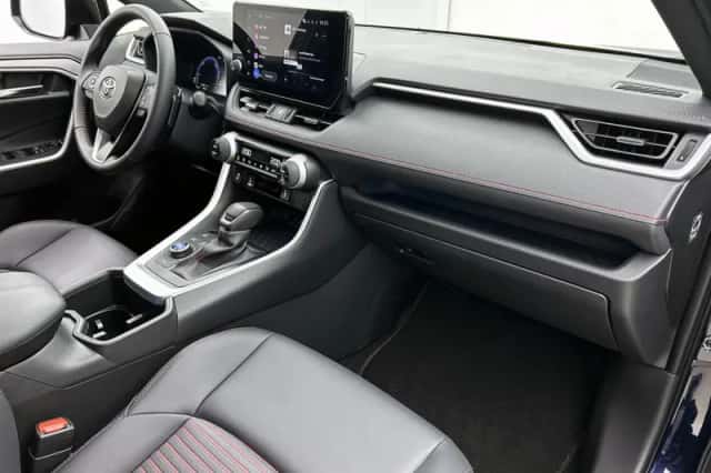 Toyota RAV4 (2025) thumbnail 6