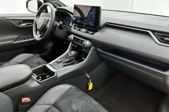 Toyota RAV4 (2025) thumbnail 6