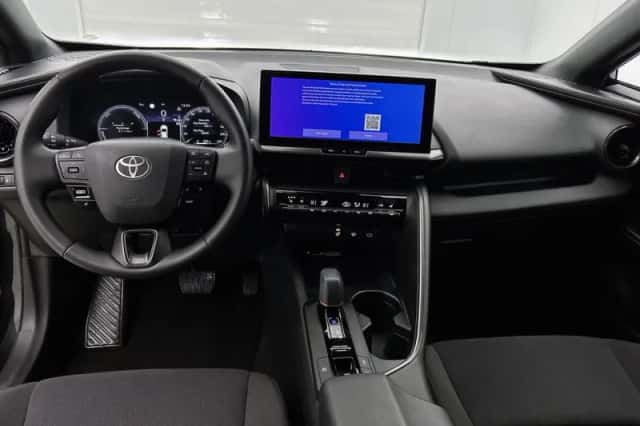 Toyota C-HR (2024) thumbnail 4
