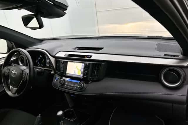 Toyota RAV4 (2017) thumbnail 6
