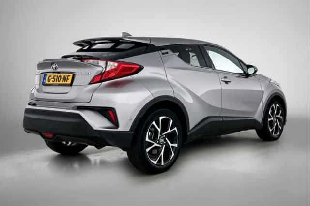 Toyota C-HR (2019) thumbnail 2