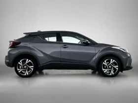 Toyota C-HR (2023) thumbnail 11