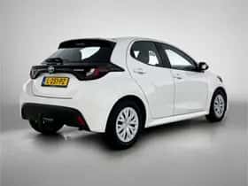 Toyota Yaris (2021) thumbnail 2