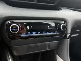 Toyota Yaris (2021) thumbnail 10