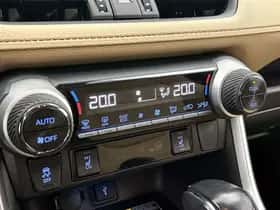 Toyota RAV4 (2021) thumbnail 10