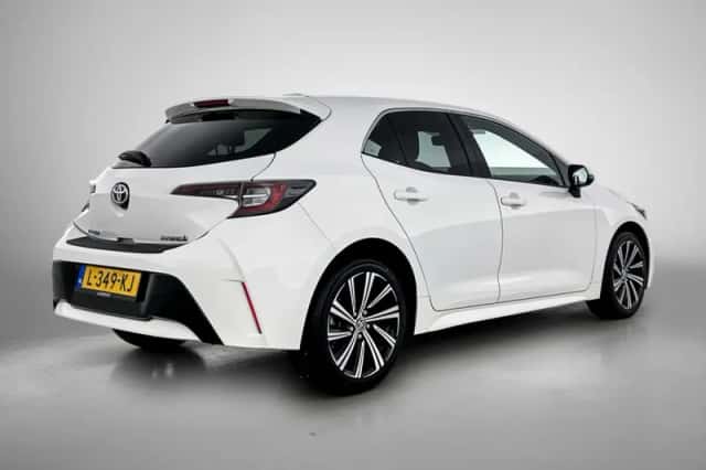 Toyota Corolla (2021) thumbnail 2