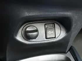 Toyota Yaris (2019) thumbnail 25