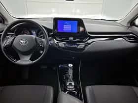 Toyota C-HR (2022) thumbnail 4