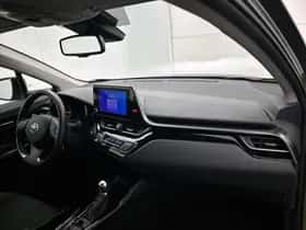 Toyota C-HR (2022) thumbnail 6
