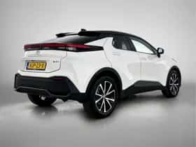 Toyota C-HR (2025) thumbnail 2