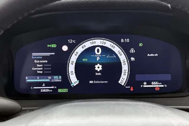 Toyota C-HR (2025) thumbnail 5