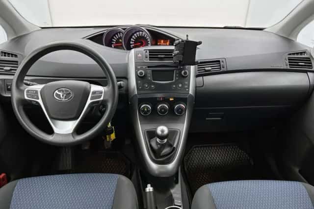 Toyota Verso (2014) thumbnail 4