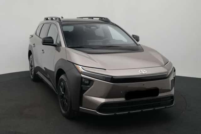 Toyota bZ4X (2026) thumbnail 2