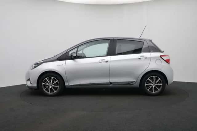 Toyota Yaris (2019) thumbnail 3