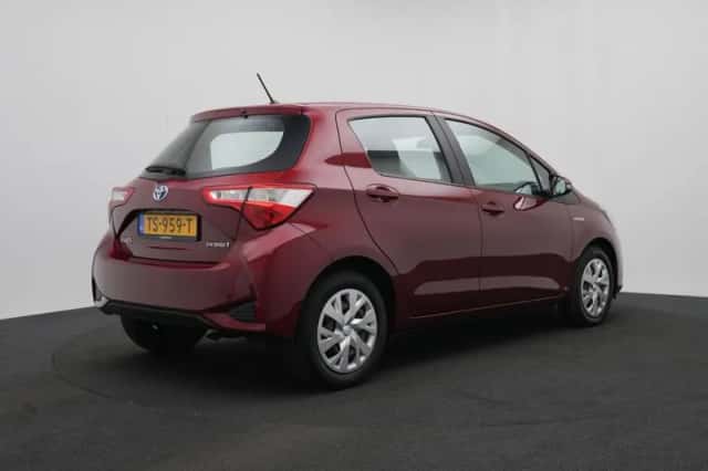 Toyota Yaris (2018) thumbnail 2