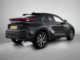 Toyota C-HR (2025) thumbnail 2