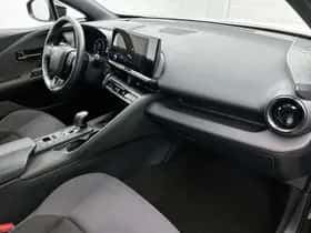Toyota C-HR (2025) thumbnail 6