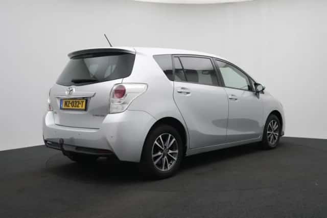 Toyota Verso (2013) thumbnail 2
