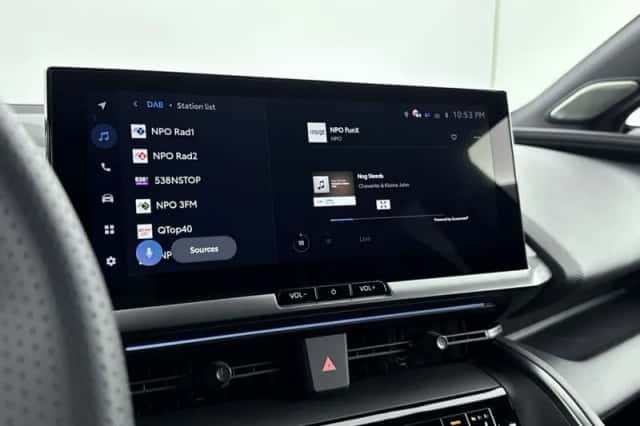Toyota C-HR (2026) thumbnail 5