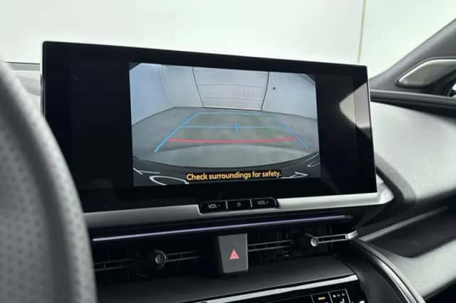 Toyota C-HR (2026) thumbnail 6