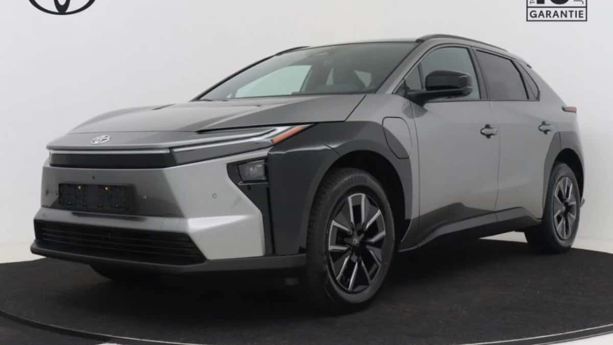Toyota bZ4X (2026) — foto 1