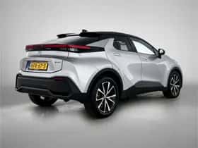 Toyota C-HR (2025) thumbnail 2