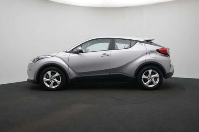 Toyota C-HR (2017) thumbnail 3